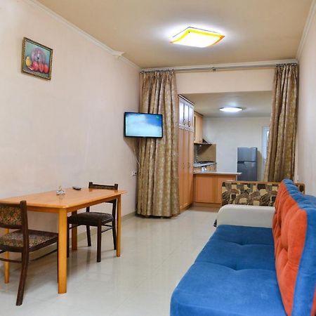 Marina Apartamento Erevan Exterior foto