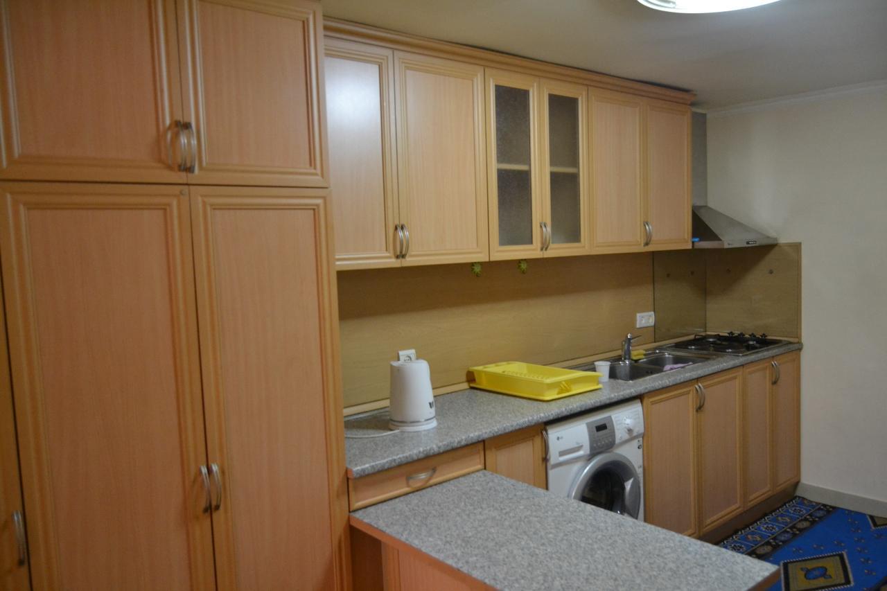 Marina Apartamento Erevan Exterior foto